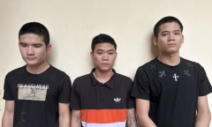 Nghi bạn gái bị dụ dỗ làm nhân viên quán hát, nam thanh niên rủ bạn đi bắt người