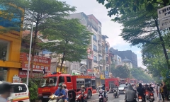 Lãnh đạo công an thăm hỏi chiến sĩ bị thương vụ cháy nhà khiến 3 người tử vong ở Hà Nội