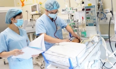 Tin tức đời sống ngày 21/10: Giành lại sự sống cho bé sơ sinh có nội tạng nằm trên lồng ngực