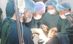 Người đàn ông ở Điện Biên bị máy phay chèn ngang ngực