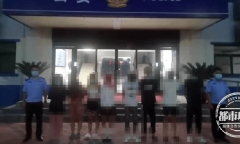 Hí hửng đến khách sạn gặp bạn gái qua mạng, thanh niên vội cầu cứu cảnh sát ngay khi vừa vào phòng