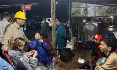 Vụ sạt lở trên đèo Khánh Lê: Đưa 350 người bị mắc kẹt đến nơi an toàn 