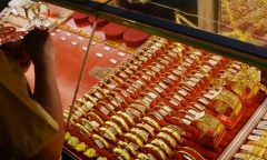 Giá vàng hôm nay (16/4): Giá vàng thế giới đảo chiều đi xuống 