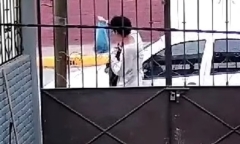 Sinh con xong rồi đưa cho bạn trai, người phụ nữ 