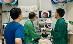 Hà Nội: Bé gái 21 tháng tuổi nuốt kẹp tóc vào dạ dày