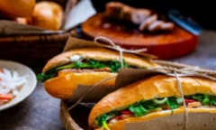 Ai không nên ăn bánh mì vào buổi sáng?