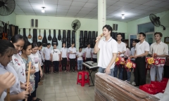 Á vương Minh Toại quay lại Mái ấm Huynh Đệ Như Nghĩa tặng quà Trung thu