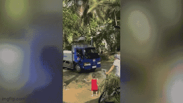 Video: Cậu bé 