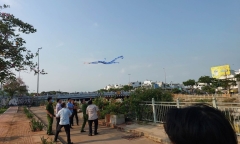 TP.HCM: Người dân bị dây diều cứa vào cổ khi lưu thông qua hầm chui 