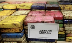 Cảnh sát Tây Ban Nha thu giữ 2 tấn cocaine trên thuyền buồm ngoài khơi phía Bắc