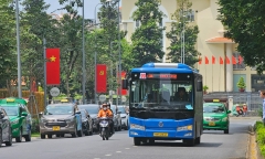 Xe ô tô có được đỗ xe trên đường dành cho xe buýt không