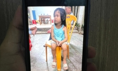 Bé gái đi lạc vào quán cà phê ở TP.HCM, 8 ngày chưa có ai đến nhận 