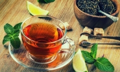 Những công dụng bất ngờ của nước trà để qua đêm