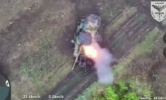 Cận cảnh UAV Ukraine bắn cháy siêu tăng T-90S của Nga 