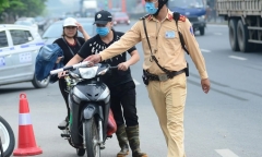 Phải bật xi nhan trước bao nhiêu mét để không bị phạt