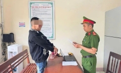 Vụ 2 chị em sinh đôi 15 tuổi bị 