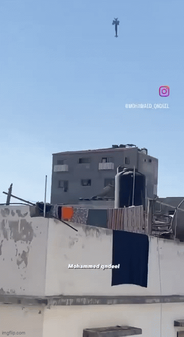 Israel nã bom lượn chính xác, san bằng căn cứ Hamas ở Dải Gaza