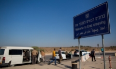 Israel lại đóng cửa biên giới Gaza, tuyên bố ngừng cung cấp viện trợ