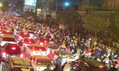 Á hậu quý bà Thu Hương khoe ảnh hạnh phúc bên chồng con