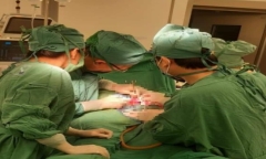 Kịp thời phẫu thuật cứu sống 2 mẹ con sản phụ dọa vỡ tử cung, suy thai cấp
