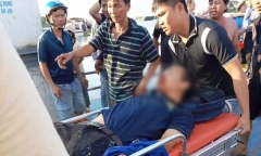 Phà va chạm tàu chở khách nước ngoài, hướng dẫn viên bị thương nặng