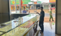 Vụ nhờ chủ tiệm vàng đeo nhẫn rồi bỏ chạy ở Đắk Lắk: Lời khai của nghi phạm 