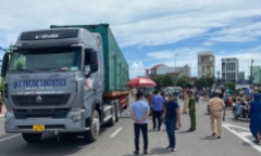 Tin tức tai nạn giao thông mới ngày 23/10: Va chạm với xe đầu kéo, 2 nữ sinh lớp 9 tử vong thương tâm