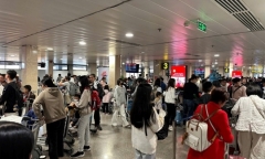 Người dân đổ xô trở lại TP.HCM qua sân bay Tân Sơn Nhất dù chưa hết kỳ nghỉ Tết