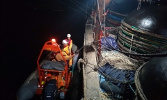 Cứu nạn thành công 30 ngư dân trên tàu cá bốc cháy ở vùng biển Khánh Hòa