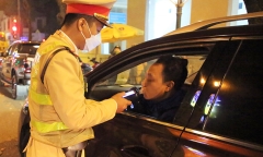 Có được mua máy đo nồng độ cồn để đối chiếu với cảnh sát