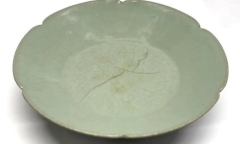 Chiếc bát nứt tưởng vứt đi bất ngờ “trở quẻ” biến thành kho báu 4 tỷ đồng sau phiên đấu giá