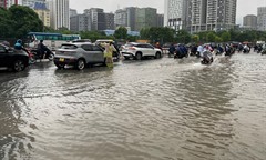 Hà Nội: CSGT khuyến cáo người dân chủ động phòng ngừa khi tham gia giao thông trong mưa lớn