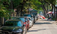 Dừng, đỗ ô tô trên đường phố không đúng quy định bị xử phạt bao nhiêu tiền?