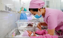 Bộ Chính trị yêu cầu không kỷ luật trường hợp sinh con thứ 3