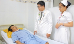 Dùng xăng đốt rác, người đàn ông bị bỏng nặng