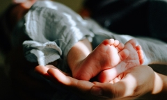Đau lòng: Can ngăn em dâu cãi nhau với chồng, mẹ vô tình để con trai 11 tháng tuổi bị đâm tử vong tại Ấn Độ