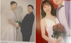 Mở album cưới cho con xem, vợ chồng