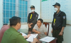 Bị truy nã toàn quốc, gã đàn ông chui lủi qua nhiều tỉnh rồi sống chung với một phụ nữ