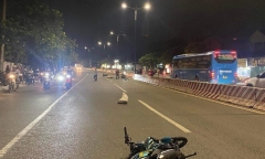 Sau cú tông kinh hoàng vào dải phân cách, 2 thanh niên tử vong