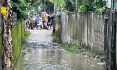 Đang đẩy xe tang, 2 người đàn ông bị điện giật tử vong