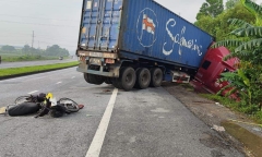 Container gây tai nạn kinh hoàng, một nhà sư tử vong