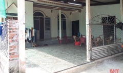 Cãi vã trong lúc nhậu giữa đêm, người cha 55 tuổi chém con trai tử vong