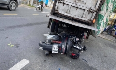 Tin tức tai nạn giao thông ngày 1/8/2021: Tông đuôi ô tô chở rác, người đàn ông tử vong