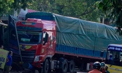 Ô tô đầu kéo va chạm xe máy đang sang đường, một người tử vong