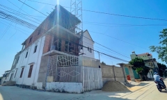 Sập giàn giáo trong lúc xây nhà, 2 thợ xây thương vong