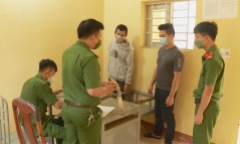 Khởi tố 2 kẻ nhốt