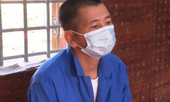 Bắt gã nghiện đạp con trai 2 tuổi của vợ hờ tử vong