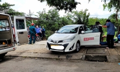Gõ cửa taxi tá hỏa phát hiện tài xế tử vong 