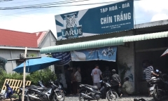 Phá khóa tiệm tạp hóa, người dân tá hỏa phát hiện bà chủ đã tử vong