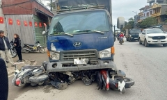 Ô tô tải đâm liên hoàn 4 xe máy, một người tử vong